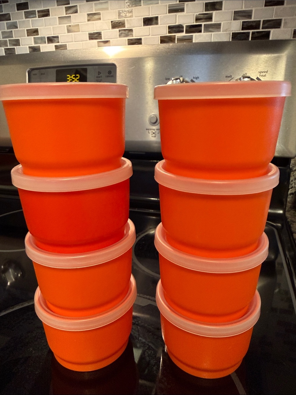 Tupperware Kit Cips, never used.  8 pieces